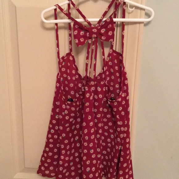 Red daisy top - Picture 2 of 3